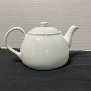 Porcelain Teapot, white